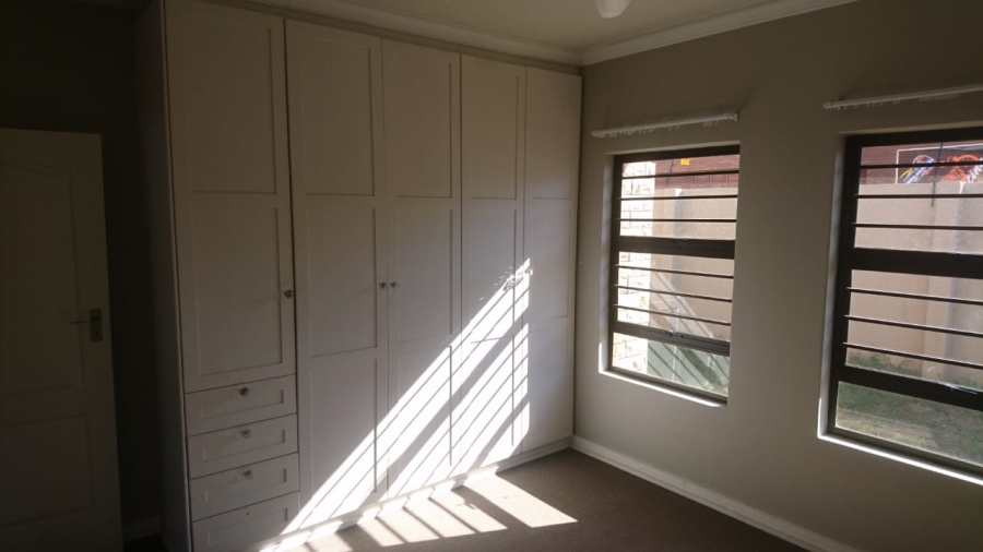 To Let 3 Bedroom Property for Rent in Hillside Free State